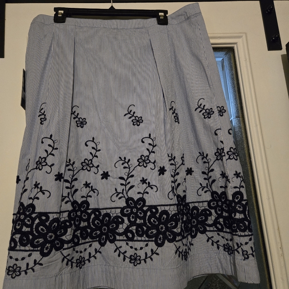 Floral Embroidered Skirt - Black and White.